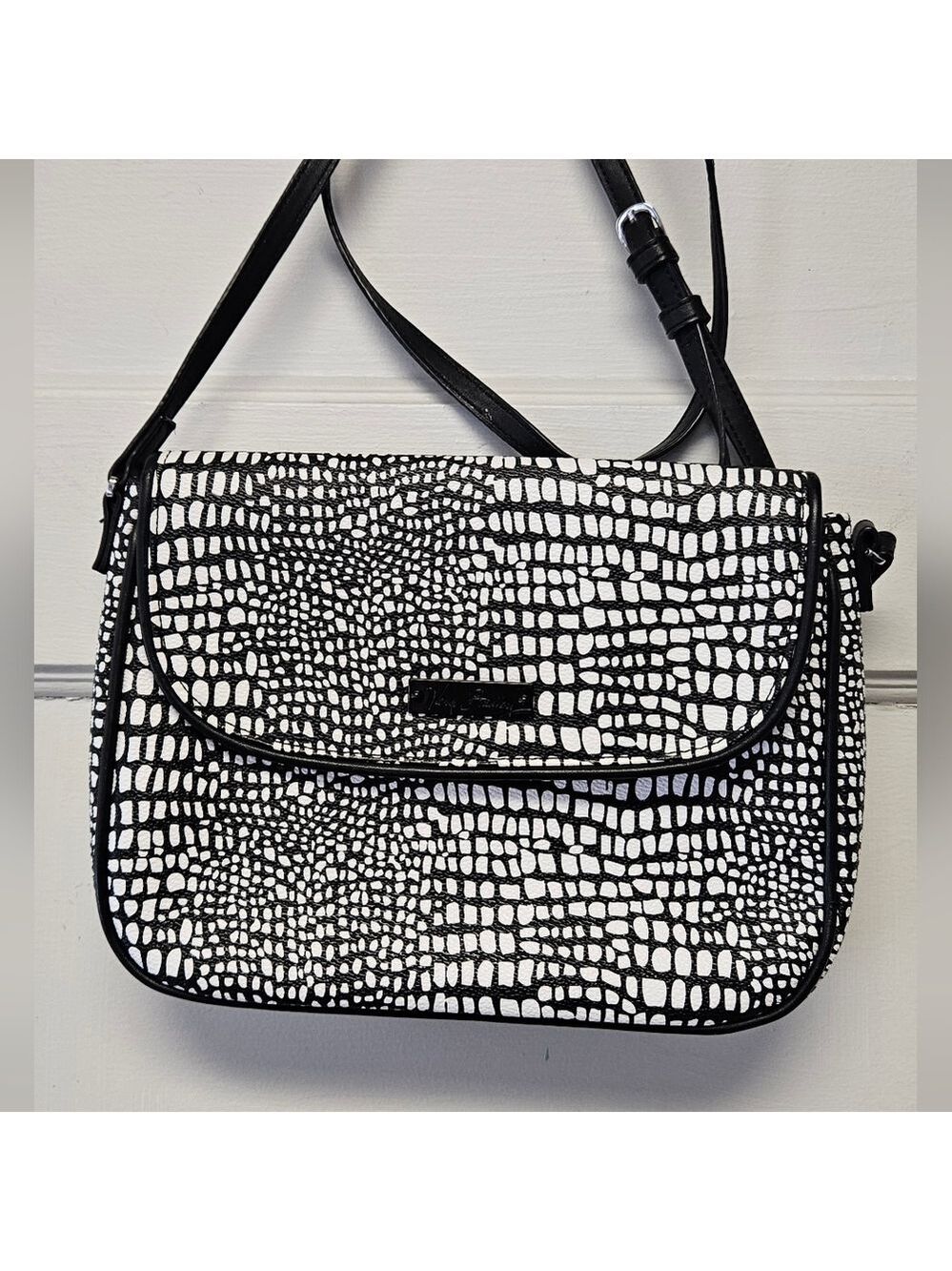 Vera Bradley Snakeskin Textured Crossbody Bag Like New